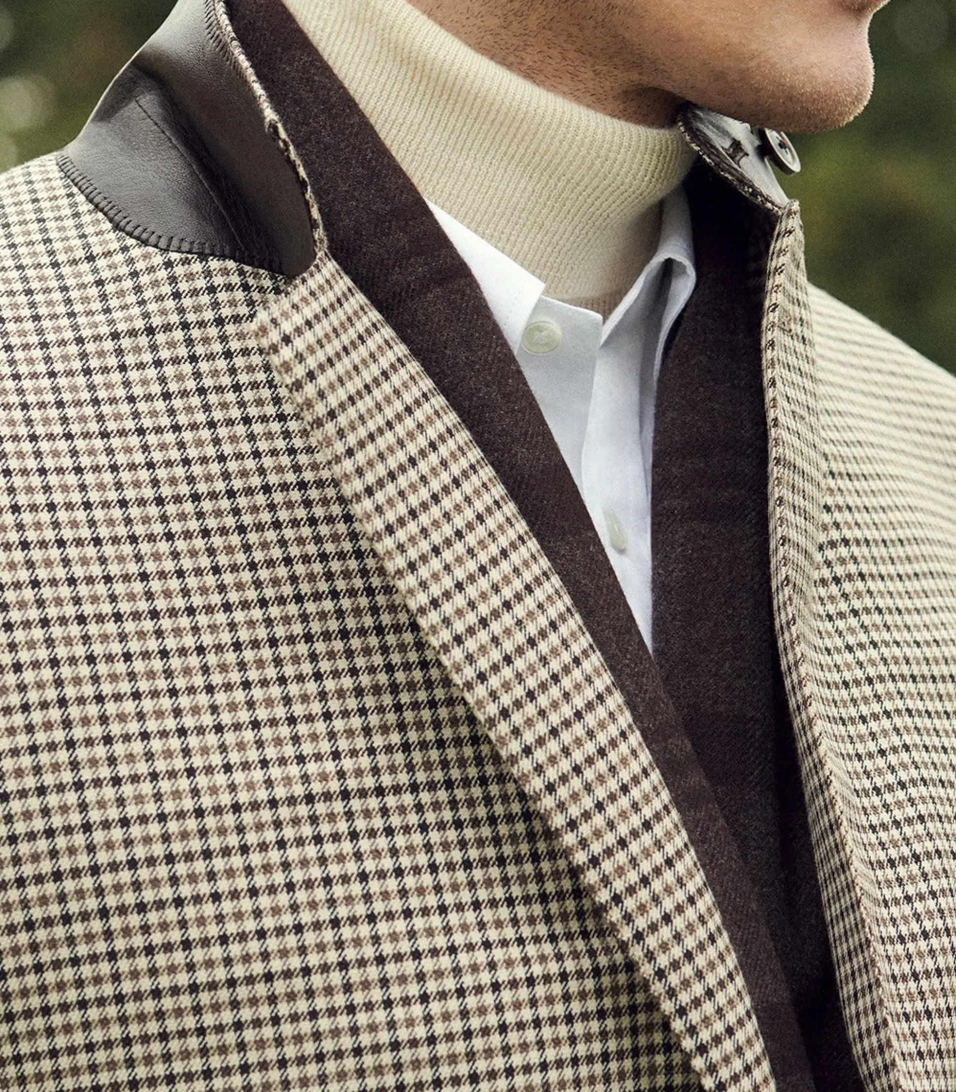 mens_extra_fine_worsted_cashmere_seamless_turtleneck_in_ivory_4.webp Purdey Men's Extra Fine Worsted Cashmere Seamless Turtleneck In Ivory