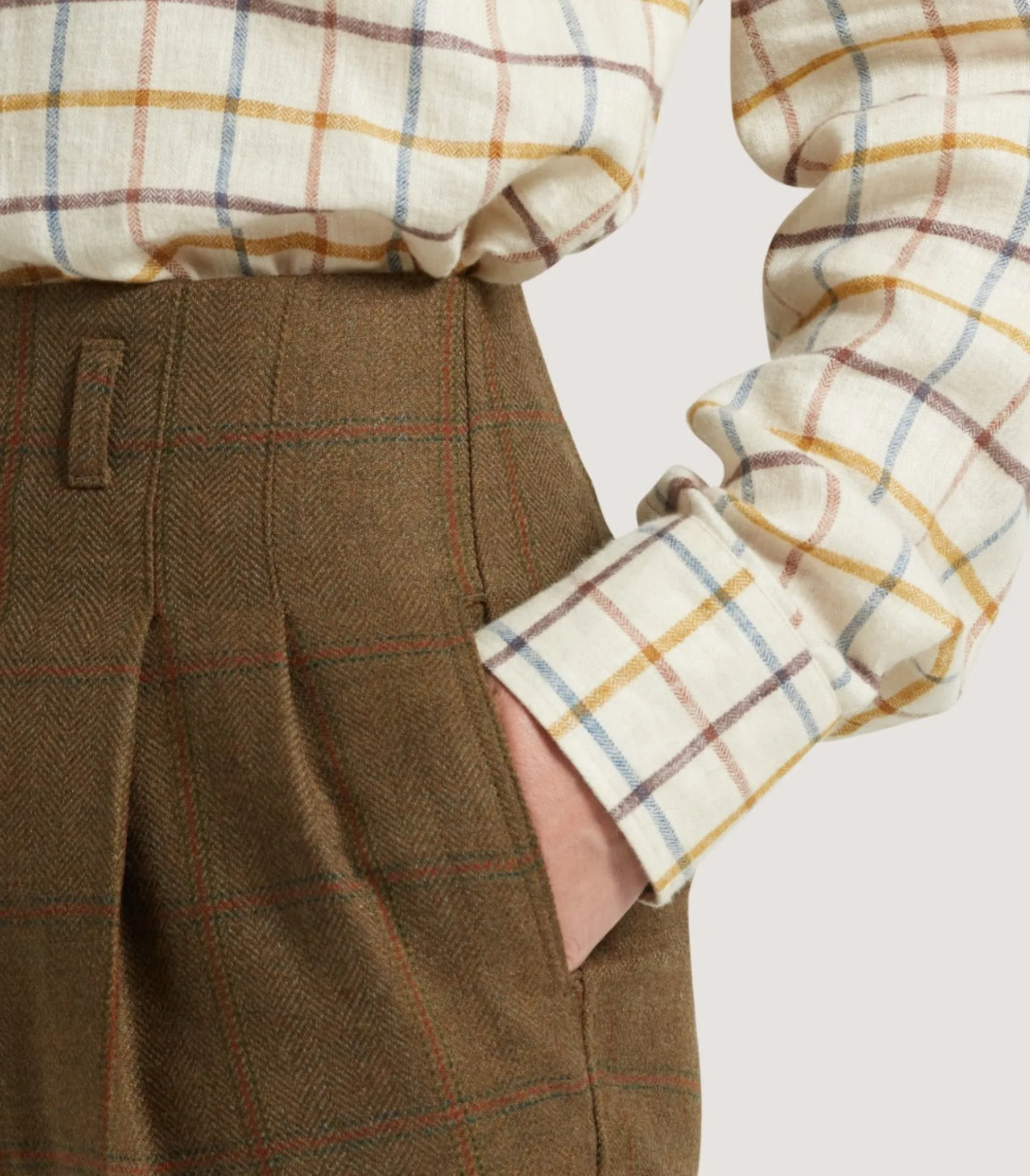 womens_technical_tweed_two_pleat_sporting_trouser_in_lomond_5.webp Women Purdey Women's Technical Tweed Two Pleat Sporting Trouser In Lomond